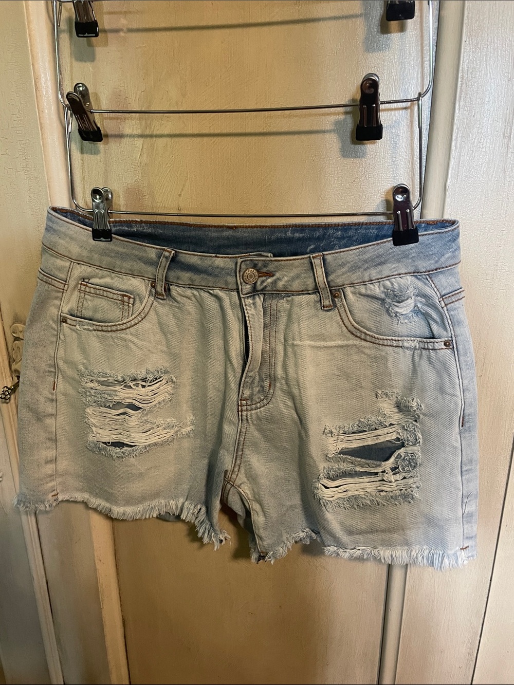 Never Worn! Light Wash Distressed Stretch Women's Denim Shorts
